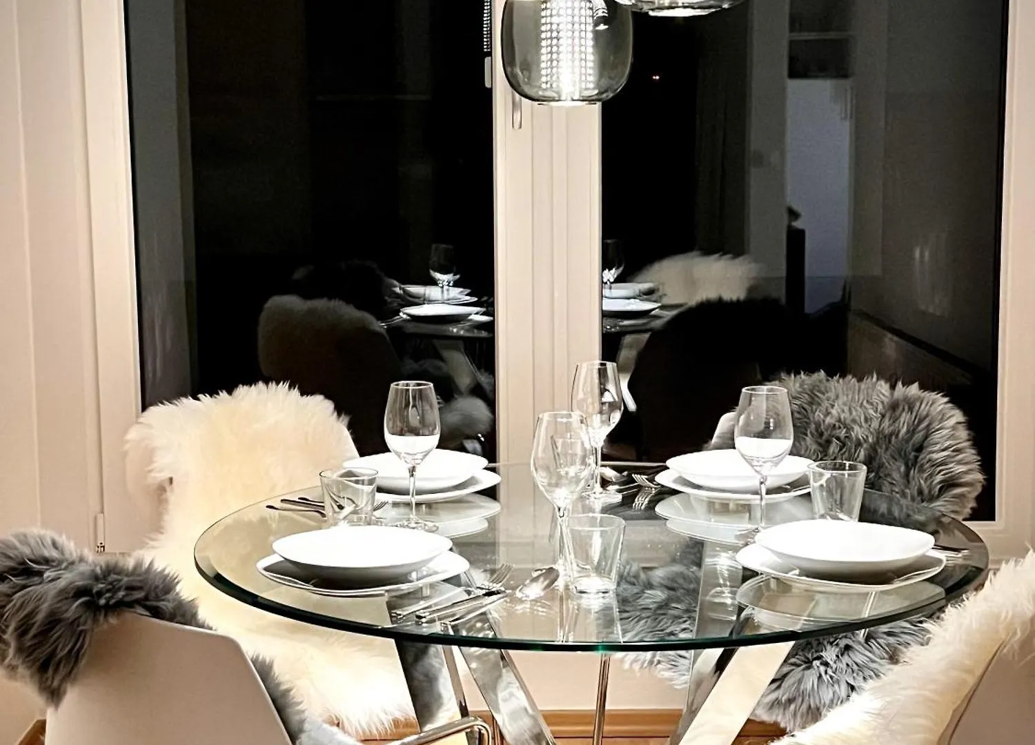 Penthouse Wolkenplatz 55 Qm -- Grosse Dachterrasse, Kostenfrei Garage Und Wlan, Ebk, Smart Tv, Haltestelle Stadtbahn 100 Meter -- Perfekt Fuer Geschaeftsreisende Und Familien Hannover